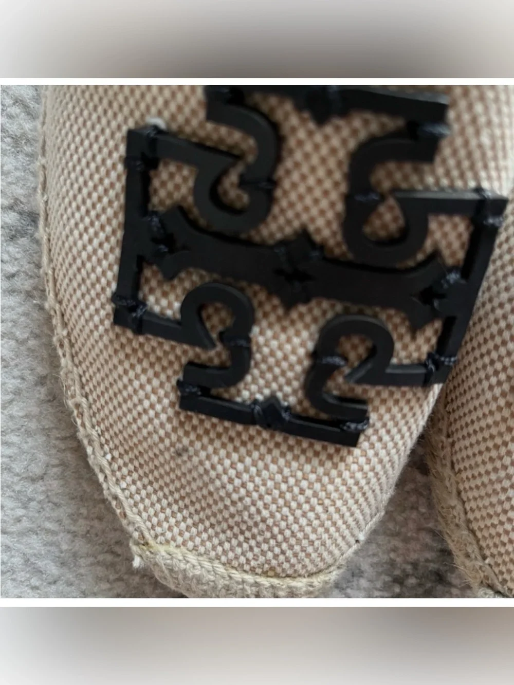 Tory Burch Elegant espadrilles with a black logo accent